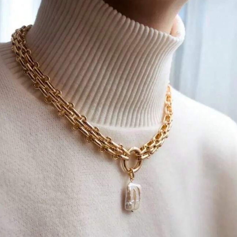 Elegant 18k Gold plated Chain Necklace with Water Pearl Pendant